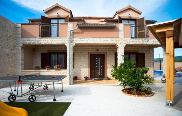 Luxury villa with a swimming pool Pridraga - Cuskijas, Novigrad - 19461