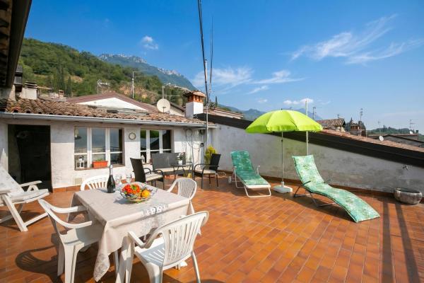 Angela -Terrace & beautiful View lake - Happy Rentals