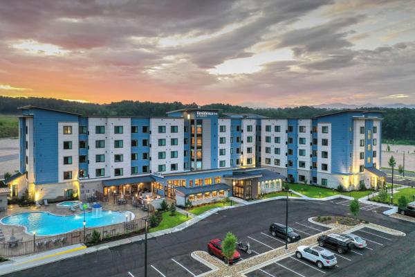 Residence Inn by Marriott Pigeon Forge, Забронировать Апарт-отель Апарт-отели Пиджен-Фордж, рядом с Центр LeConte в Пиджен-Фордж, Апарт-отель