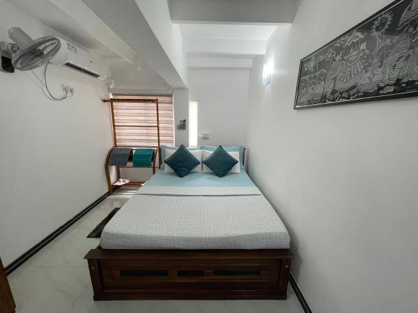 SEBASTIAN TRANSIT KATUNAYAKE