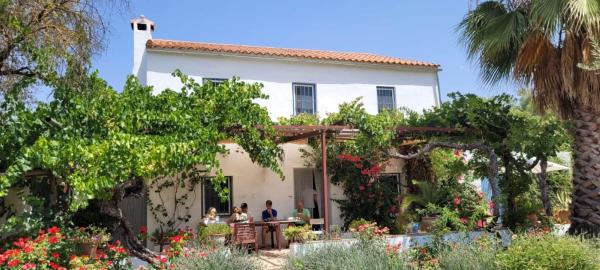 FINCA LOS MELEROS Andalucian farmhouse set in its own land with beautiful terraces, garden & pool
