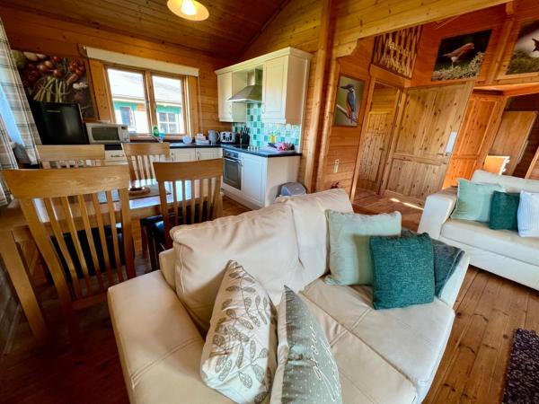 Reeds Lodge, Lake Pochard