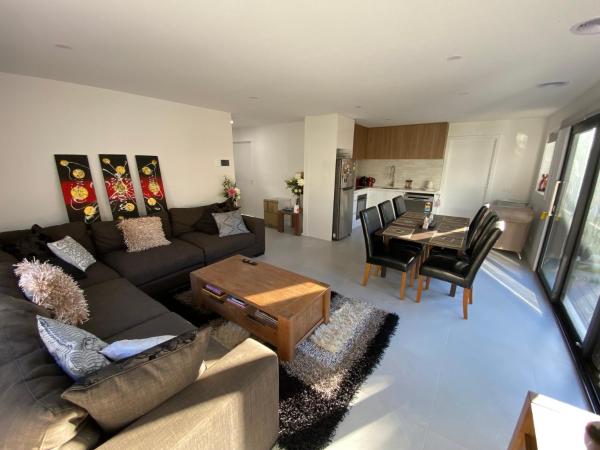Beautiful New Holiday Place 5 Mins To Beach With Kitchen And Office Nook, Забронировать Дом для отпуска Сафети-Бич Виктория