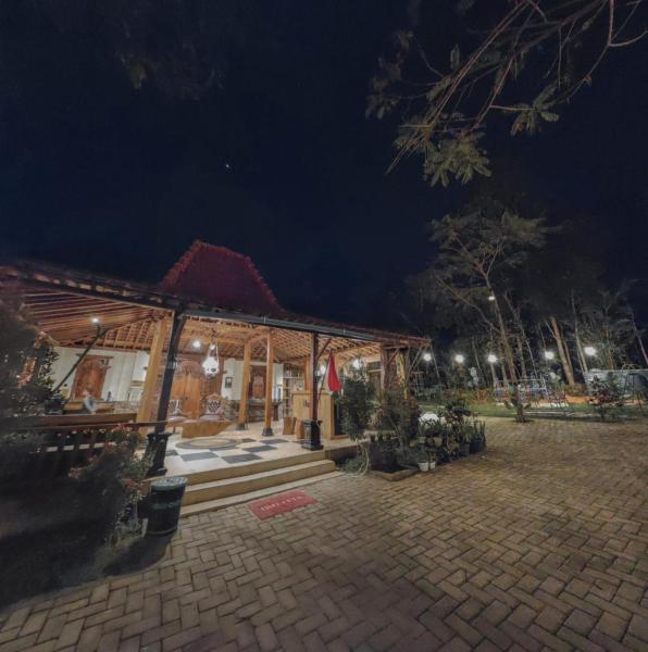 VILLA OPA DOEL YOGYAKARTA, Забронировать Вилла Джокьякарта 