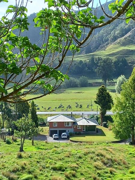 Hill top view farm stay, Забронировать Дом для отпуска Uruti Таранаки