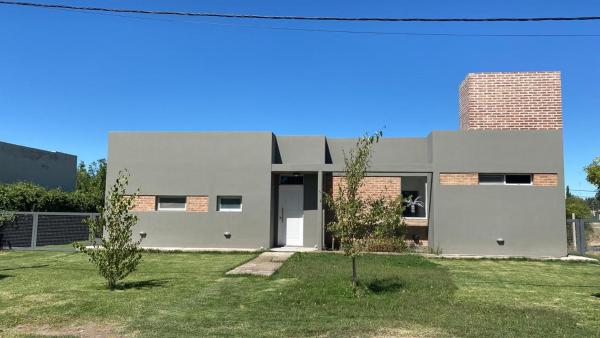 Casa con pileta y parrilla en barrio privado, 2 dormitorios, Забронировать Дом для отпуска Виллы Хенераль-Рока, Вилла
