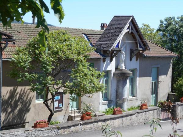 Gîte Montagne Bourbonnaise 12-14 pers, animaux autorisés - FR-1-489-343