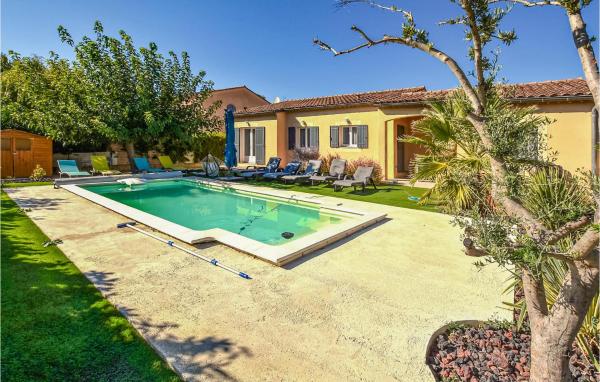Amazing Home In Avignon, Забронировать Дом для отпуска Виллы Авиньона, Вилла