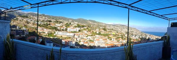 Chalé Funchal - City view, Забронировать Загородный дом Серра-де-Агуа Фуншал