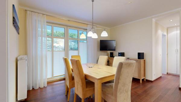 strandnahe FeWos mit 2 Schlafzimmern und Terrasse oder Balkon, Caspar David, Binz