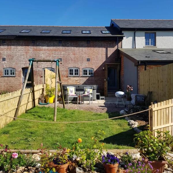 3 Bedroom Cottage - Hot Tub Garden Parking