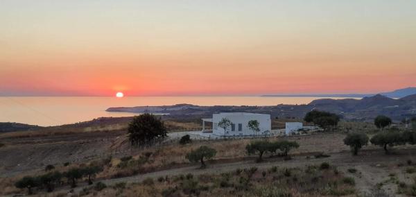 Casa Palombara - Healiday in Torre Salsa, Забронировать Вилла Коттеджи Монталлегро, Коттедж