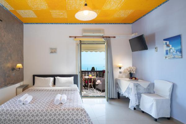 One Private Studio with stunning full sea view, shared pool and Ac, Забронировать Апартаменты/квартира Отели Пископианон с парковкой, Парковка