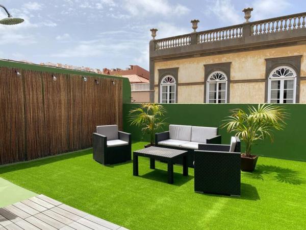 Traditional Townhouse with Private Rooftop Terrace, Забронировать Дом для отпуска Виллы Лас-Пальмас-де-Гран-Канария, Вилла
