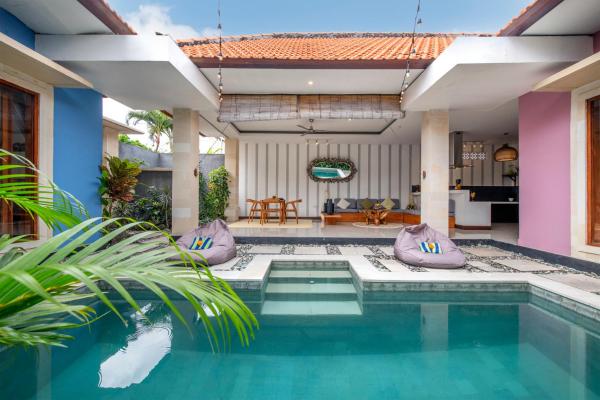 VILLA SCARLET, Забронировать Вилла Отели провинции Бали с парковкой, Парковка