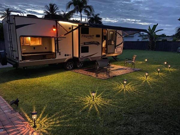 Cozy Camper - Free Parking, Забронировать Кемпинг Майами Miami Metropolitan Area