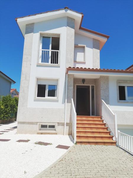 CHALET A SOLO 5 MIN DE OURENSE CIUDAD con jardín y barbacoa, Забронировать Шале Коттеджи Оренсе, Коттедж