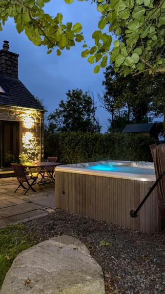 Bluebell Cottage - with hottub, Забронировать Гостевой дом Ньюри Графство Даун