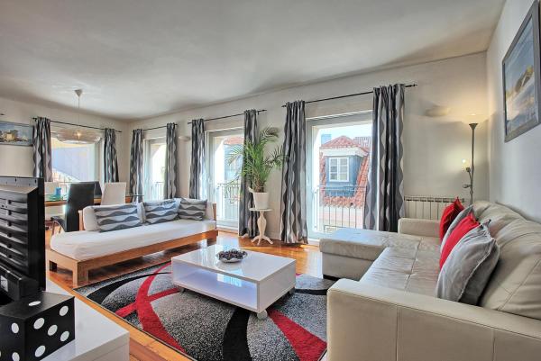 MyPlaceLisbon - Bairro Alto Apartment, Забронировать Апартаменты/квартира Мизерикорди Лиссабон, рядом с Рештаурадориш