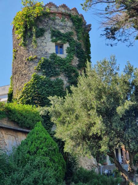 Medieval tower & villa by the sea, Забронировать Вилла Кальдес-де-Эстрак Коста-дель-Маресме