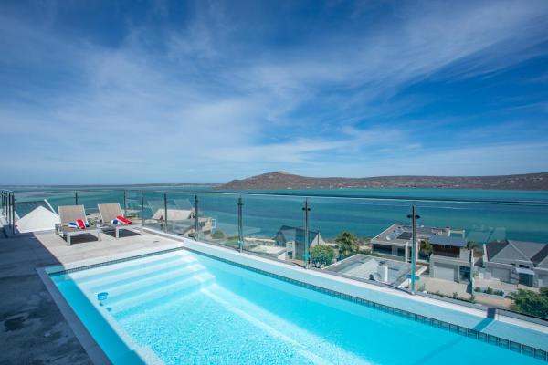THE VIEW LANGEBAAN LAGOON VILLA WITH HEATED POOL and SOLAR ENERGY, Забронировать Вилла Лангебан провинция Западный Кейп