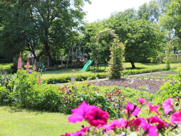 Gîte de caractère avec jardin, terrasse, et équipements pour enfants à Saint-Blin - FR-1-611-31, Забронировать Отель Сен-Блен Шампань - Арденны