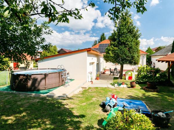 Holiday Home Cherry by Interhome, Забронировать Дом для отпуска Отели Фоньод с бассейном, Бассейн