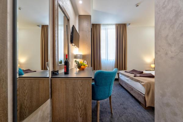 CentRoom Gold, Забронировать Апарт-отель Отели Zlatibor Region с парковкой, Парковка