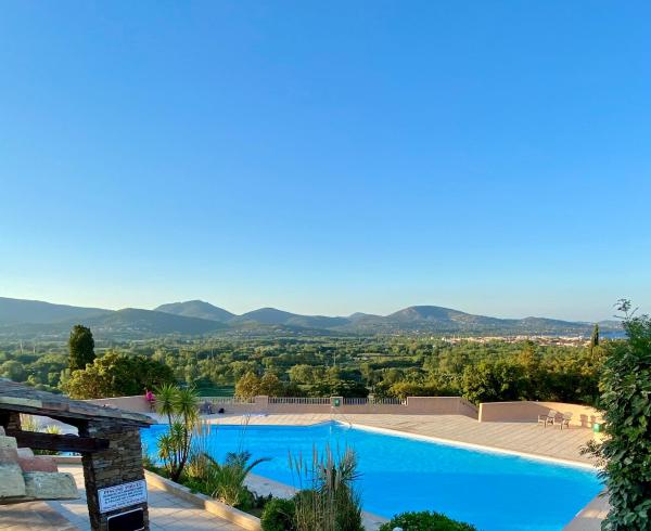 Jolie maison Golfe de Saint-Tropez, Забронировать Дом для отпуска Отели Коголен с бассейном, Бассейн