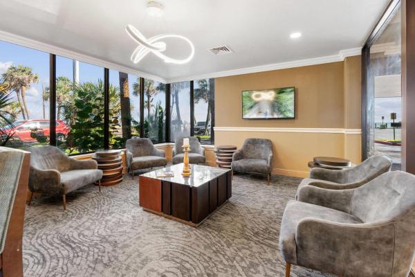 Clarion Pointe Galveston - Beachfront