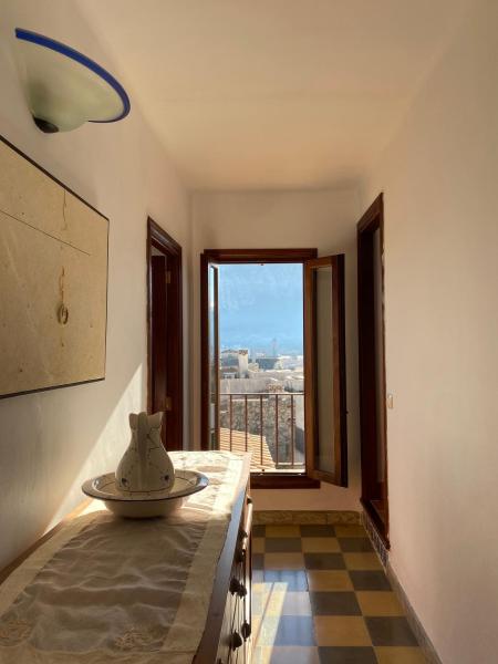 casa nuria, en el centro, al lado de la escalinata del calvario para 6 personas