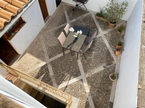 casa nuria, en el centro, al lado de la escalinata del calvario para 6 personas