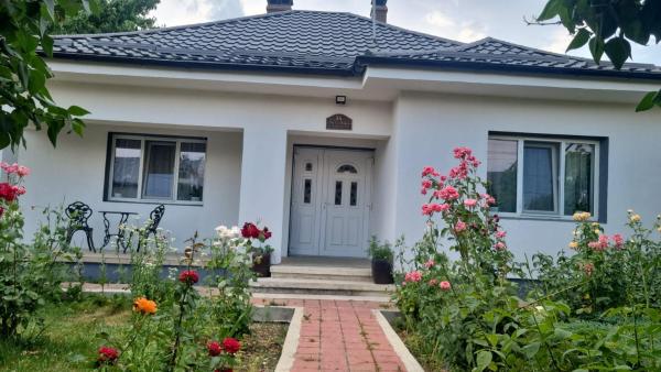 Casa Jeni, Забронировать Дом для отпуска Виллы Нямц, Вилла