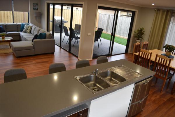The Bentley - 5 bdrms, 3 bthrm, Sleeps 12, WiFi, Linen