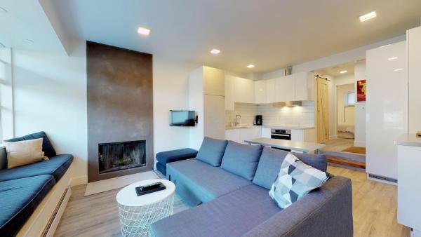 1BR and Sofabed at Whistler on the Lake, Lakefront, Serene Setting, Wood Burning Fireplace, Забронировать Отель Уистлер Британская Колумбия