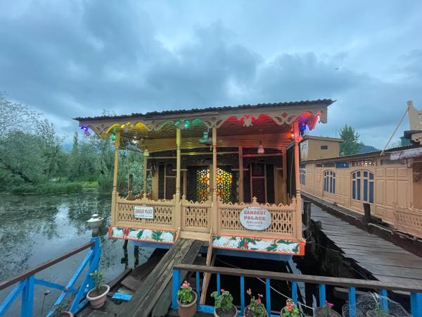 Houseboat Zaindari Palace, Забронировать Отель Сринагар Jammu & Kashmir Ski