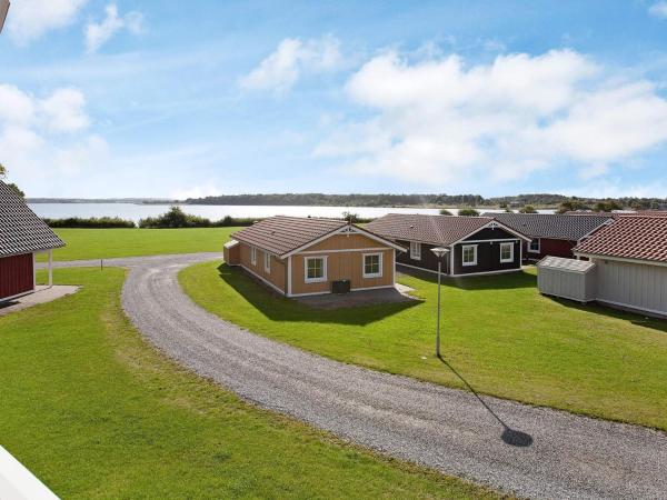 6 person holiday home on a holiday park in Gråsten
