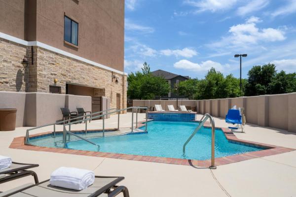 Courtyard By Marriott Houston Kingwood