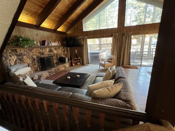Close To Heaven With Hot Tub, Wet Bar & Game Room, Забронировать Отель Отели South Lake Tahoe Area с парковкой, Парковка