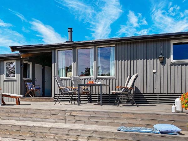 Serene Seaside Retreat in Vesteroy-By Traum