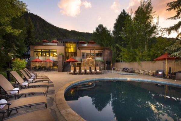 1 Bedroom Mountain Residence In The Heart Of Aspen With Amenities Including Heated Pool, Hot Tubs, Game Room And Spa, Забронировать Отель Аспен Горнолыжный курорт Аспен-Сноумас