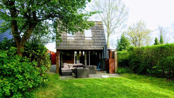 Oude-Tonge holiday house near fishing waters, Забронировать Дом для отпуска Ауде-Тонге Goeree-Overflakkee