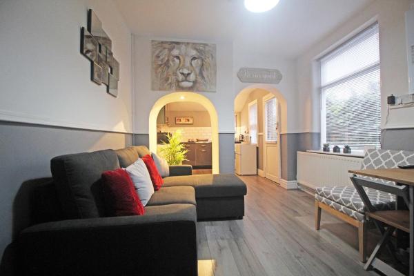Panton Road - Modern Classic Terrace, Забронировать Дом для отпуска Виллы Честера, Вилла