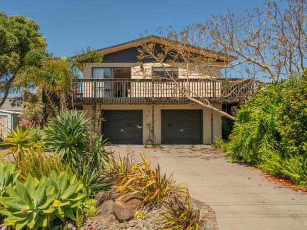 Jacaranda Lodge - Whangamata Upstairs Unit, Забронировать Дом для отпуска Виллы Уангамата, Вилла