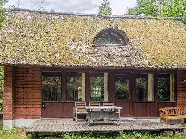 6 person holiday home in Blåvand, Забронировать Дом для отпуска Блованн Южная Дания, рядом с Tirpitz Museum