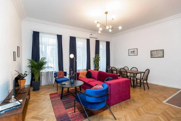 Light and Luxurious 2BR Apartment - by Wehost