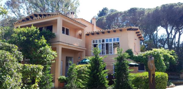 Casa única con jardín a 45 metros de la playa. BE, Забронировать Вилла Виллы Паламос, Вилла