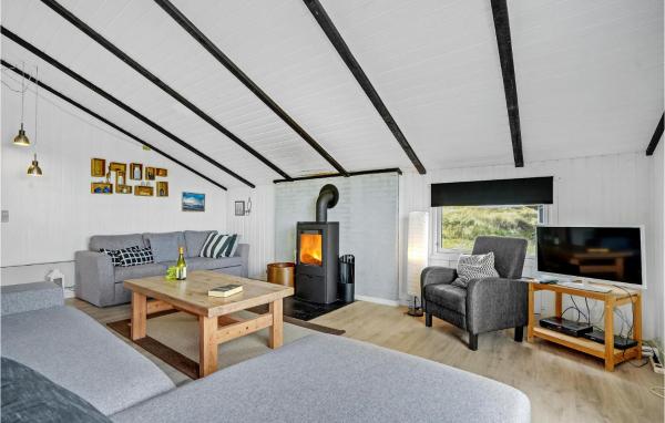 3 Bedroom Cozy Home In Hvide Sande