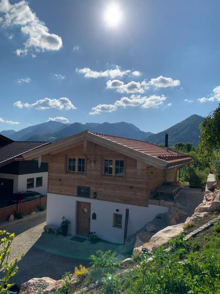 Chalet BERGSUCHT in Ruhpolding Bayern, Traumlage am sonnigen Südhang, kostenlose Parkplätze, schnelles WLAN, ruhige Sackgasse, NETFLIX inklusive, Забронировать Шале Рупольдинг Chiemgau