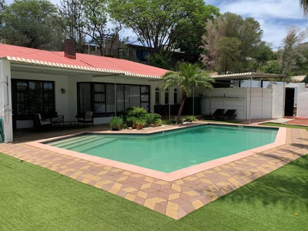 Tourmaline Holiday House, Забронировать Дом для отпуска Коттеджи Виндхук, Коттедж